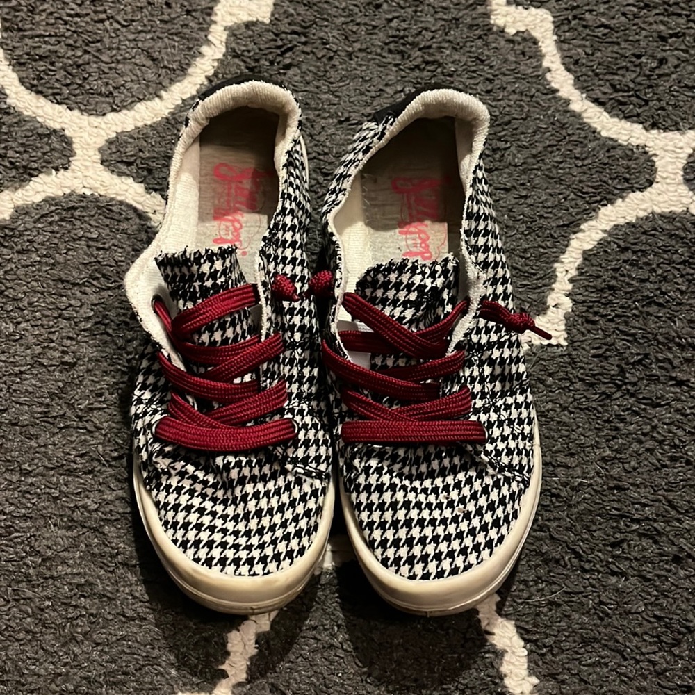 Jellypop sneakers size 7